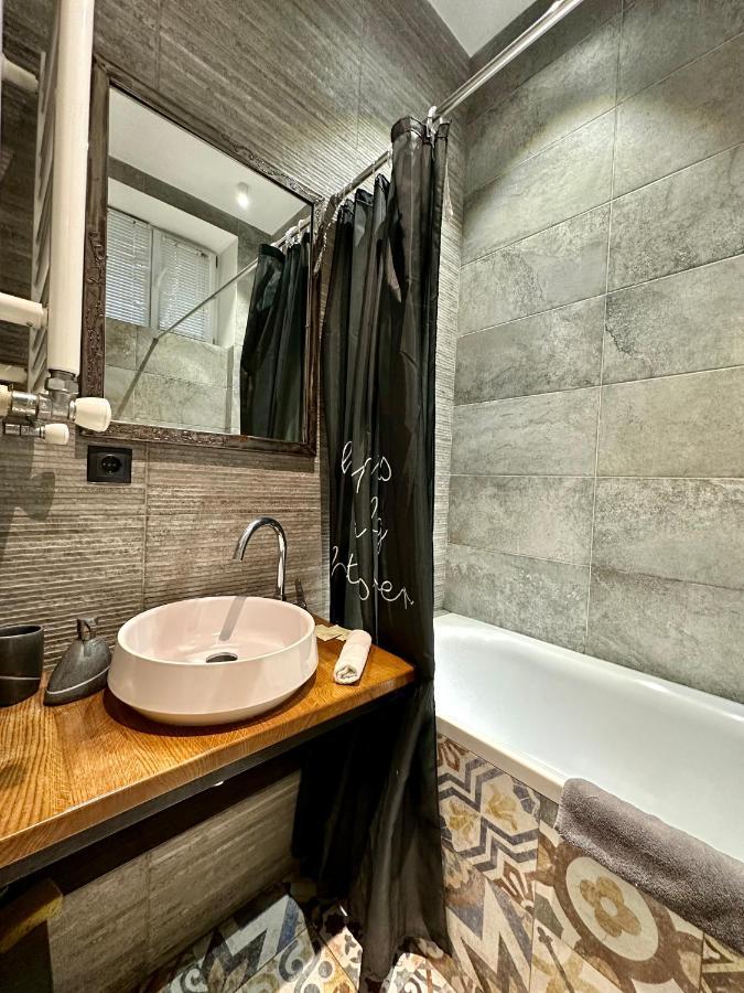 Romantic Apartments - Near Opera House 11/7 Lviv Exterior foto